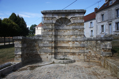 Fontaine et abreuvoir de Mauperthuis
