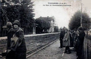 Sur le quai de la gare