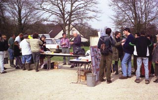 Un stand d'information sur les batraciens en 1998