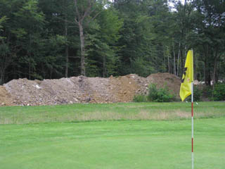 Dans un cadre forestier remarquable, vu depuis le golf