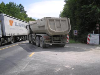 Entre de camions dans le domaine de la Marsaudire