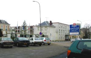 Publicité illégale  devant la mairie, Roissy-en-Brie