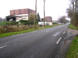 L'usine d'incinération à démolir , la R.D.  350