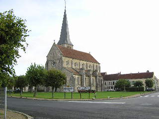 L'glise Notre-Damme de la Nativit et la place